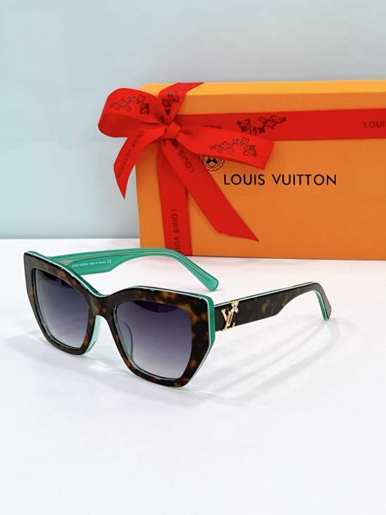 Picture of Louis Vuitton Sunglasses _SKUfw77361647fw